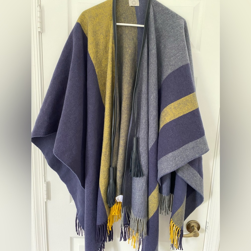 Hermes Poncho